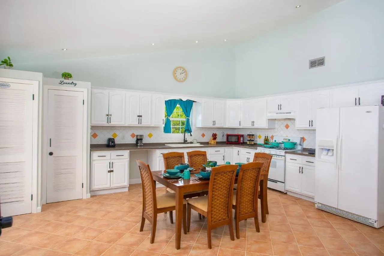 Villa Lazy Daze Jolly Harbour